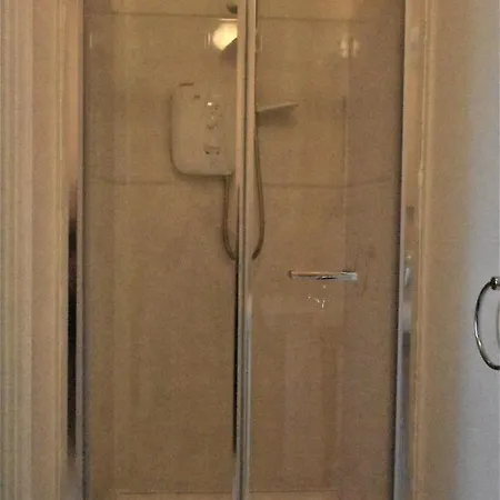 Secure Ennis Road Serviced Apartman *