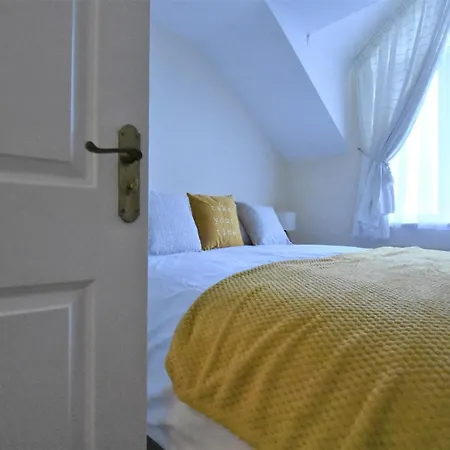 Secure Ennis Road Serviced Apartment *
